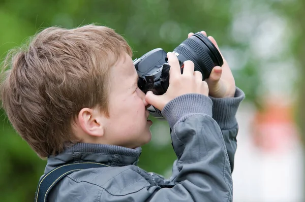 Joven Nueve Años Que Practica Con Una Réflex Digital Disparando —  Fotos de Stock