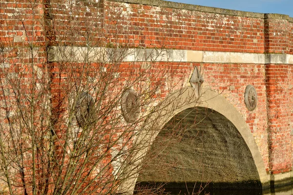 Ingår Den Traditionella Red Brick Bridge — Stockfoto
