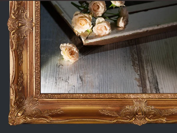 Cornice Foto Vintage Con Rose Fiori Sfondo Legno — Foto Stock