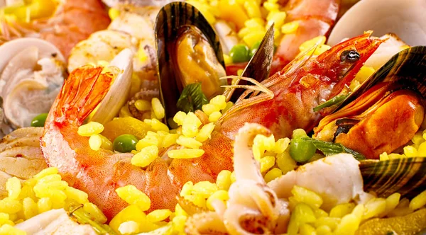 Extreme Close Colorful Seafood Spanish Paella Rice Tál Friss Kagylóval — Stock Fotó