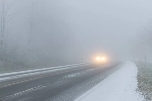 Paisagem Inverno Com Neve Estrada Coberta — Fotografia de Stock