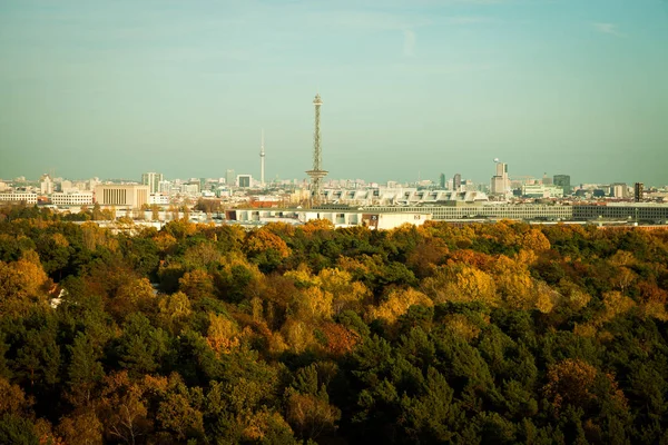 Небо Берлина Осеннем Солнечном Свете — стоковое фото