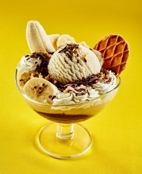 Deliciosa Mezcla Banano Tropical Helado Con Fruta Recién Horneada Helado — Foto de Stock