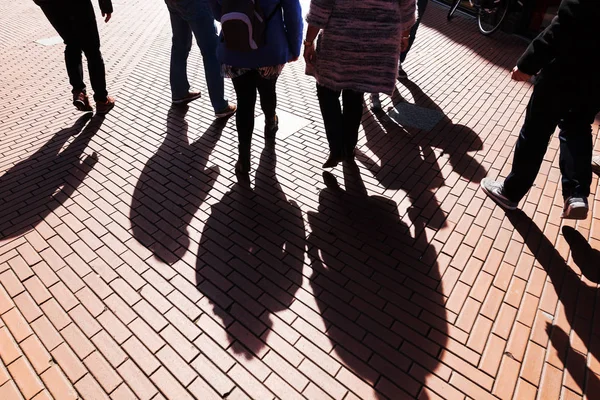 Schaduwen Van Wandelende Mensen Stad — Stockfoto