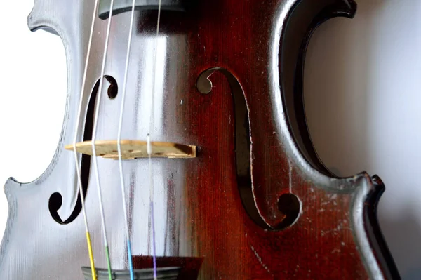 小提琴是19世纪初的古董 带有深色的污迹 最初的结束部分 — 图库照片
