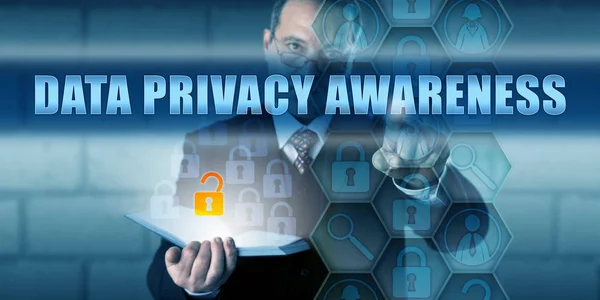 Výkonný Ředitel Tlačí Data Privacy Awareness Virtuální Dotykový Displej Podnikatelská — Stock fotografie