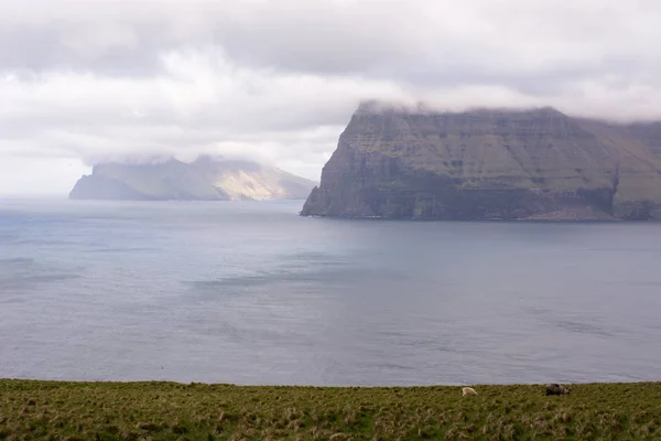 Typische Landschap Faeröer Eilanden Met Uitzicht Vanaf Kalsoy Kunoy Vidoy — Stockfoto