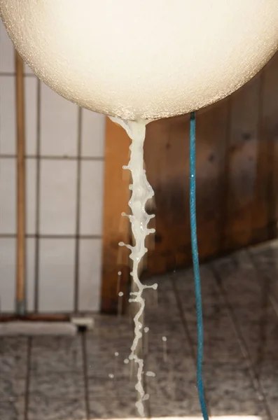 Διαχωρισμός Του Ορού Γάλακτος Από Τυρί — Φωτογραφία Αρχείου