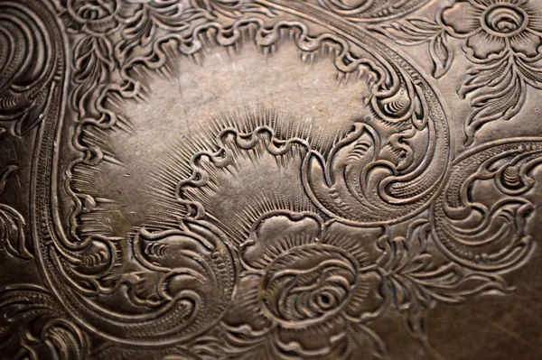 Dökülmüş Antika Gümüşlerin Kapanışı Parşömen Oymaları Çiçeklerle — Stok fotoğraf