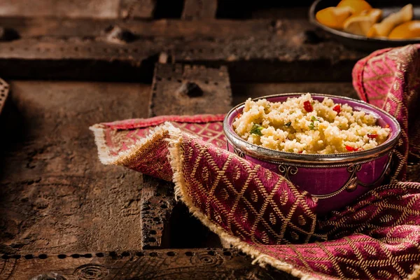 Still Life Traditional Morroccan Jeweled Couscous Side Dish Servido Ornate — Fotografia de Stock