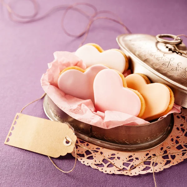 Délicieux Biscuits Fondant Forme Cœur Servis Dans Une Boîte Vintage — Photo