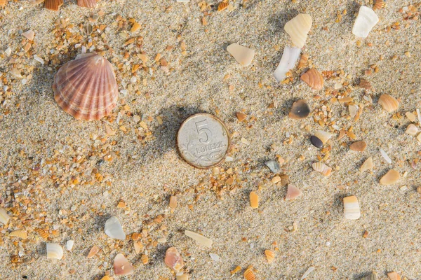 Rusty Nickels Lying Sand Sea Beach — Stock Photo, Image