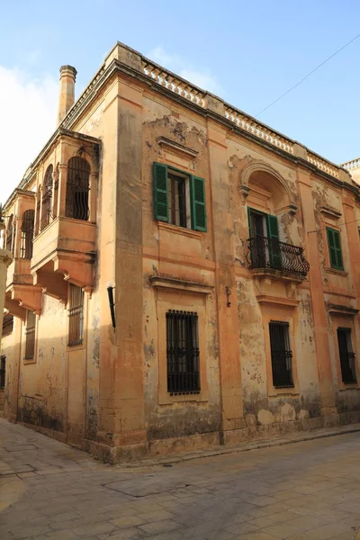 Calle Con Coloridos Balcones Parte Histórica Valeta Malta —  Fotos de Stock