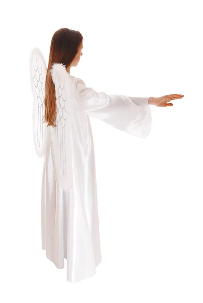 Anioł Długiej Białej Satynowej Sukience Skrzydłami Długimi Brązowymi Włosami Stojący — Zdjęcie stockowe