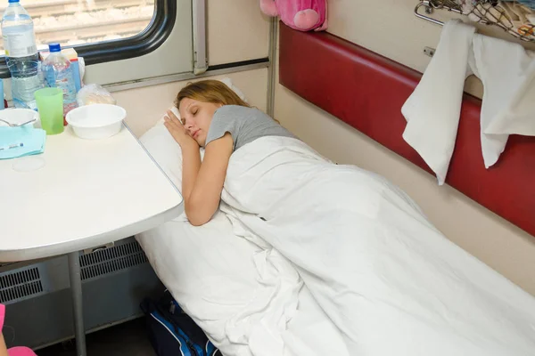Menina Dormindo Compartimento Trem Carro Segunda Classe Inferior — Fotografia de Stock