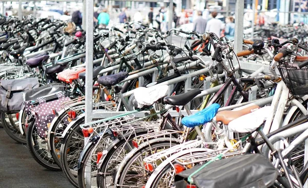 Σταθμευμένα Ποδήλατα Στο Σταθμό Στο Ostend Belgium — Φωτογραφία Αρχείου