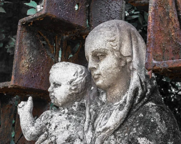 Mutter Maria Und Jesus Auf Einem Italienischen Friedhof — Stockfoto