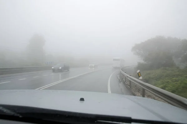 Autofahren Bei Nebel Und Schlechtem Wetter — Stockfoto