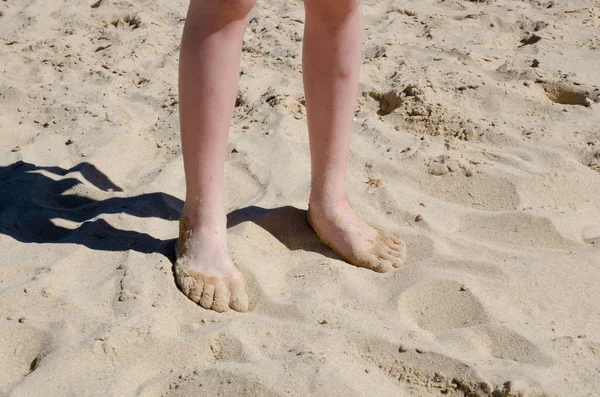 Pieds Sablonneux Sur Une Plage Été — Photo