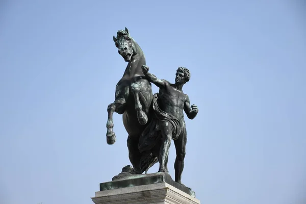 Reiterstandbilder Statuen Bronzestatuen Bronzestatuen Bronzestatuen Bronze Parlament Wien Dach Sokrates — Stockfoto