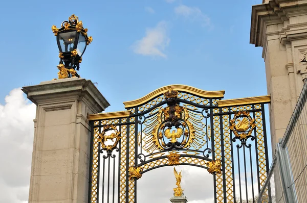 Ворота Бакингемском Парке — стоковое фото