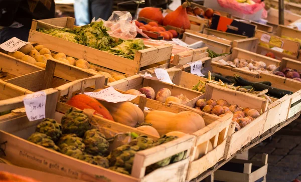 Uma Barraca Mercado Francesa Sarlat Dordogne França Vendendo Uma Variedade — Fotografia de Stock