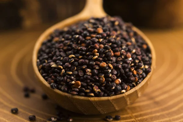 Svart Quinoa Frön Trä Bakgrund — Stockfoto