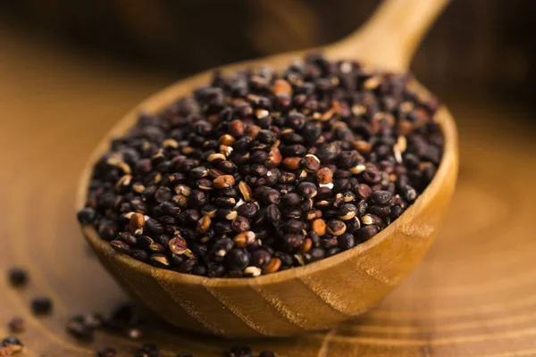 Svart Quinoa Frön Trä Bakgrund — Stockfoto