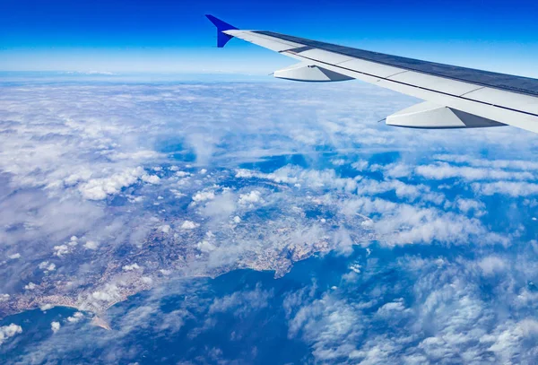 비행기에서 수있는 날개와 그려져 — 스톡 사진