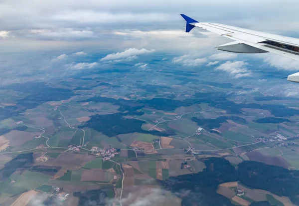 フランス 大西洋 アルプスを横断する翼を持つ飛行機からの眺め — ストック写真