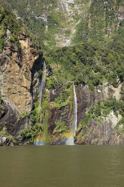 Regenbogenfarbener Wasserfall Milford Sound Neuseeland — Stockfoto