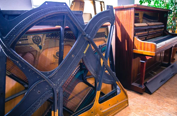 Στο Πιάνο Συνεργείο Επισκευής Κατάστημα Για Pianoforte — Φωτογραφία Αρχείου