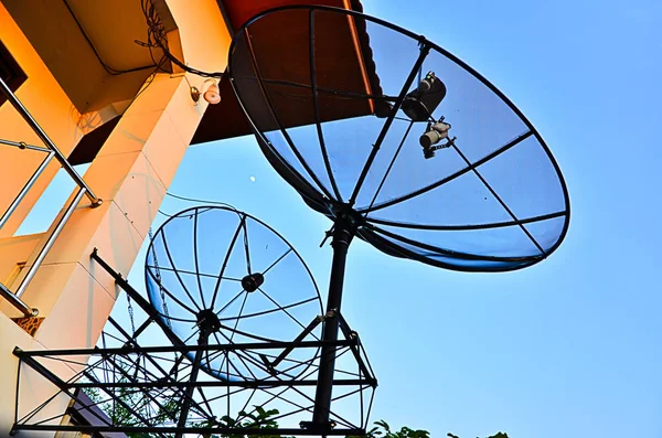 Svart Antenn Kommunikation Parabolantenn — Stockfoto