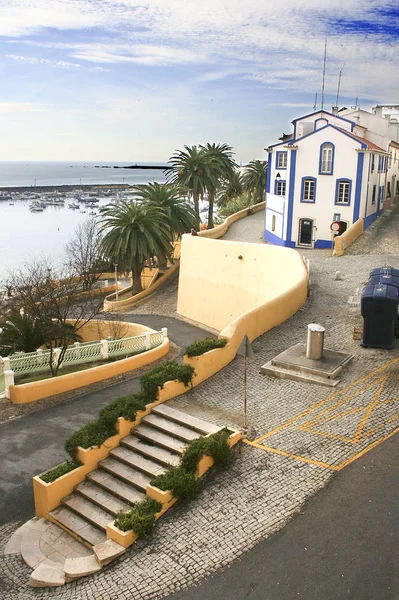 Zicht Straat Oude Stad Sines Portugal Kerk Trappen Het Gelegen — Stockfoto