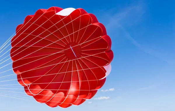 Red Umbrella Parasailing — Stock Photo, Image