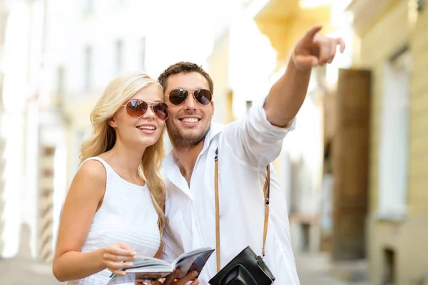 Summer Holidays Dating City Break Tourism Concept Couple Camera Travellers — Stock Photo, Image