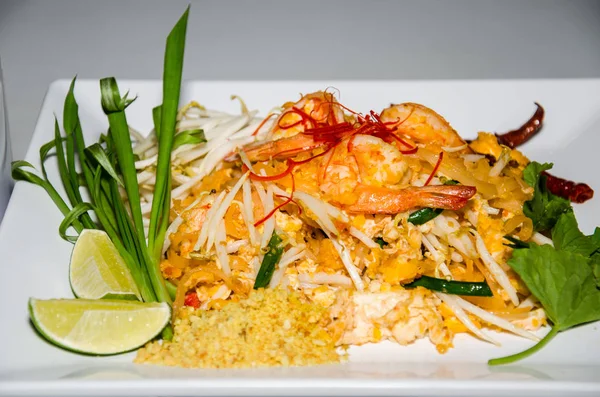 Plats Thaïlandais Nouilles Riz Sautées Pad Thai — Photo