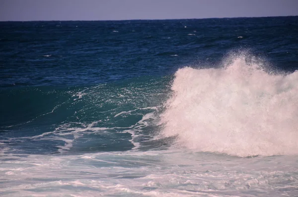 Big Blue Wave Přestávky Atlantském Oceánu — Stock fotografie