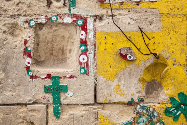 Mur Peint Main Avec Référence Religieuse Bouchons Bouteille Croix — Photo