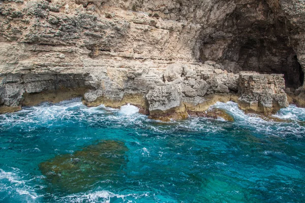 Enormi Rocce Multicolori Azzurro Acqua Nel Mar Mediterraneo — Foto Stock