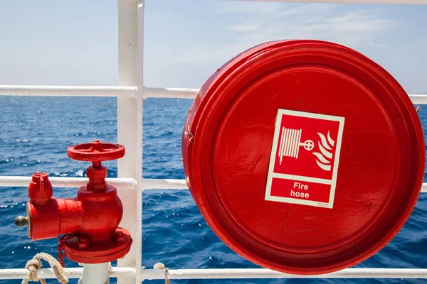 Extintor Incêndio Vermelho Com Conector Tubo Barco — Fotografia de Stock