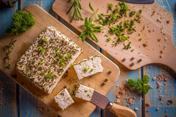 Queso Cabra Suave Con Corteza Hierbas —  Fotos de Stock