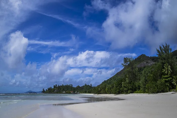 silhouette - the dream island of seychelles