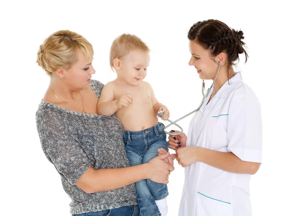 Dottore Femminile Con Uno Stetoscopio Madre Giovane Con Piccolo Figlio — Foto Stock