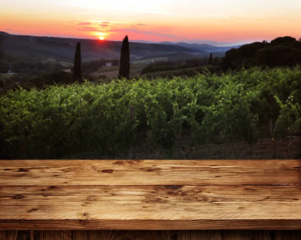 Rusztikus Asztal Előtt Egy Szőlő Tuscany — Stock Fotó