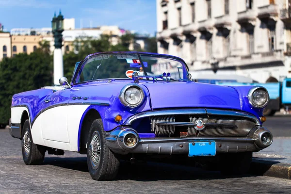 Havana Küba Park Edilmiş Amerikan Klasik Arabası — Stok fotoğraf