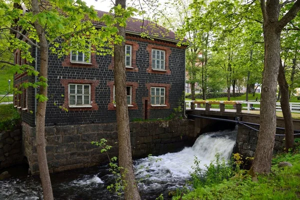 Antiguo Molino Agua Pequeño Puente Fiskars Finlandia Primavera Tardía — Foto de Stock