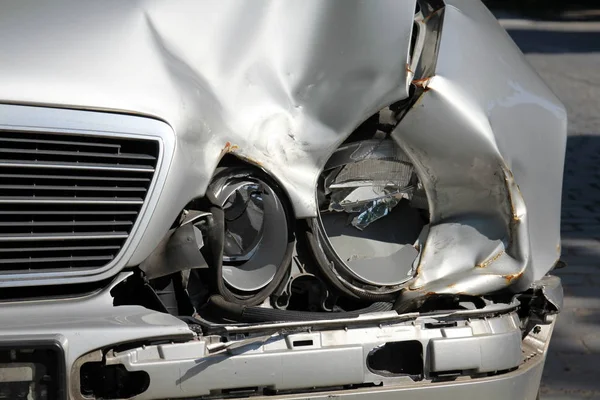 Autounfall Auf Der Motorhaube — Stockfoto