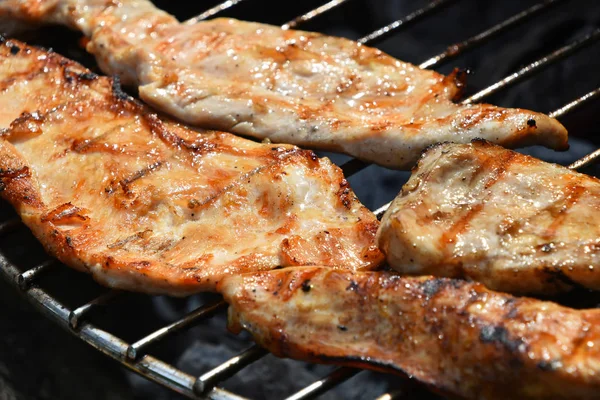 Frango Carne Peru Churrasco Pronto Cozido Grelhado Churrasqueira Fumaça Churrasco — Fotografia de Stock