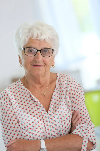 Portret Starsza Kobieta Białe Włosy — Zdjęcie stockowe